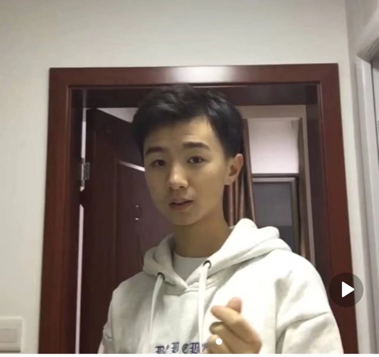 小九-江苏省·扬州市·邗江区--在校大学生 178cm 62kg 工装 高街 日系都可以接 谢谢