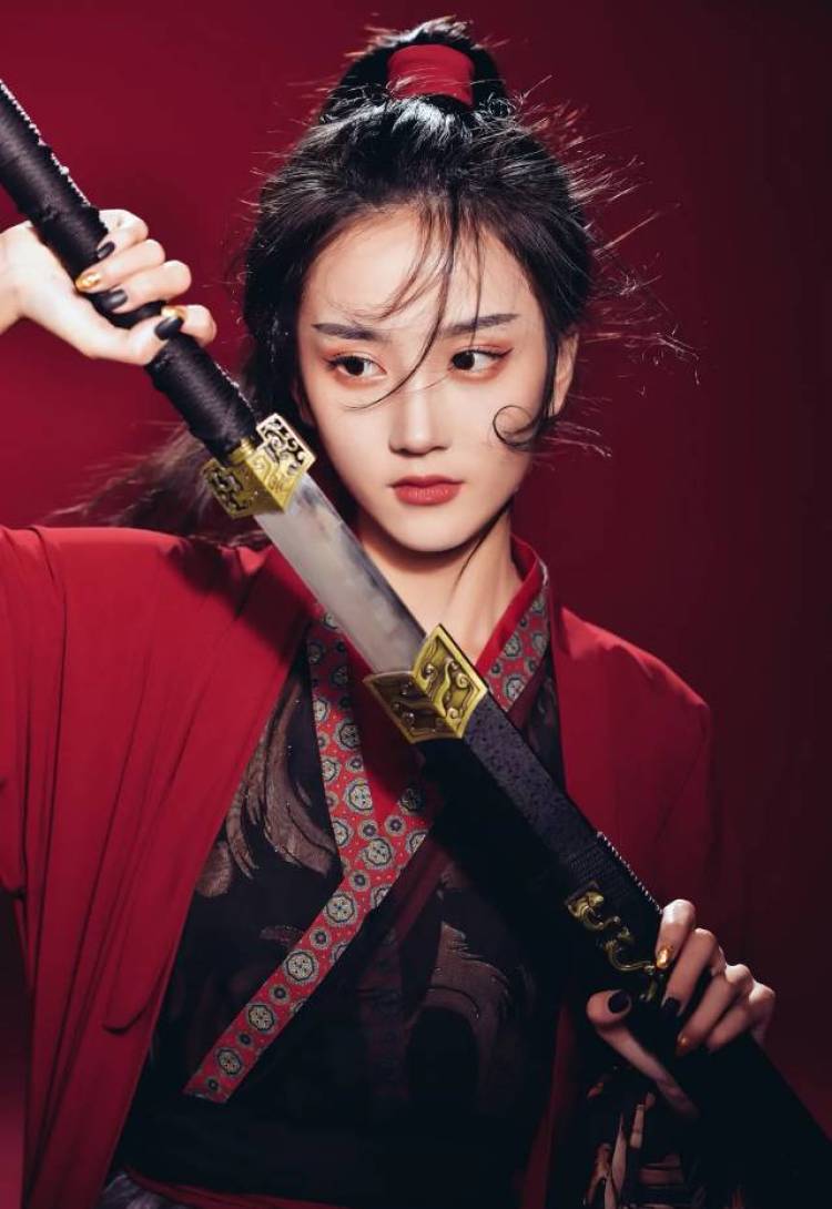 本人性格开朗，喜欢复古，校园，百变一点的风格，愿意尝试不同风