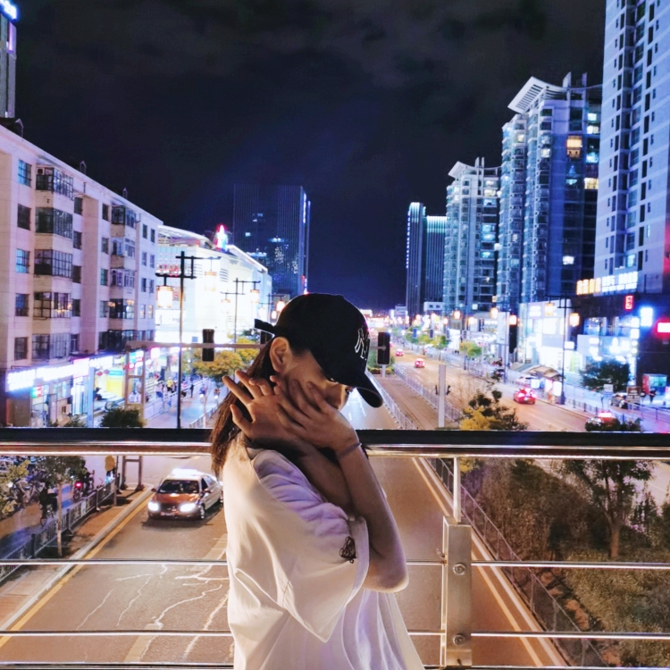 Wuuu_品玉©-福建省·厦门市·思明区-抖音 微博 小红书-喜欢在镜头前表达不同的情绪需要什么风格我都可以给，喜欢创新有想法的摄影师也可以来找我相信会碰撞出不一样的火花期待我们的合作～