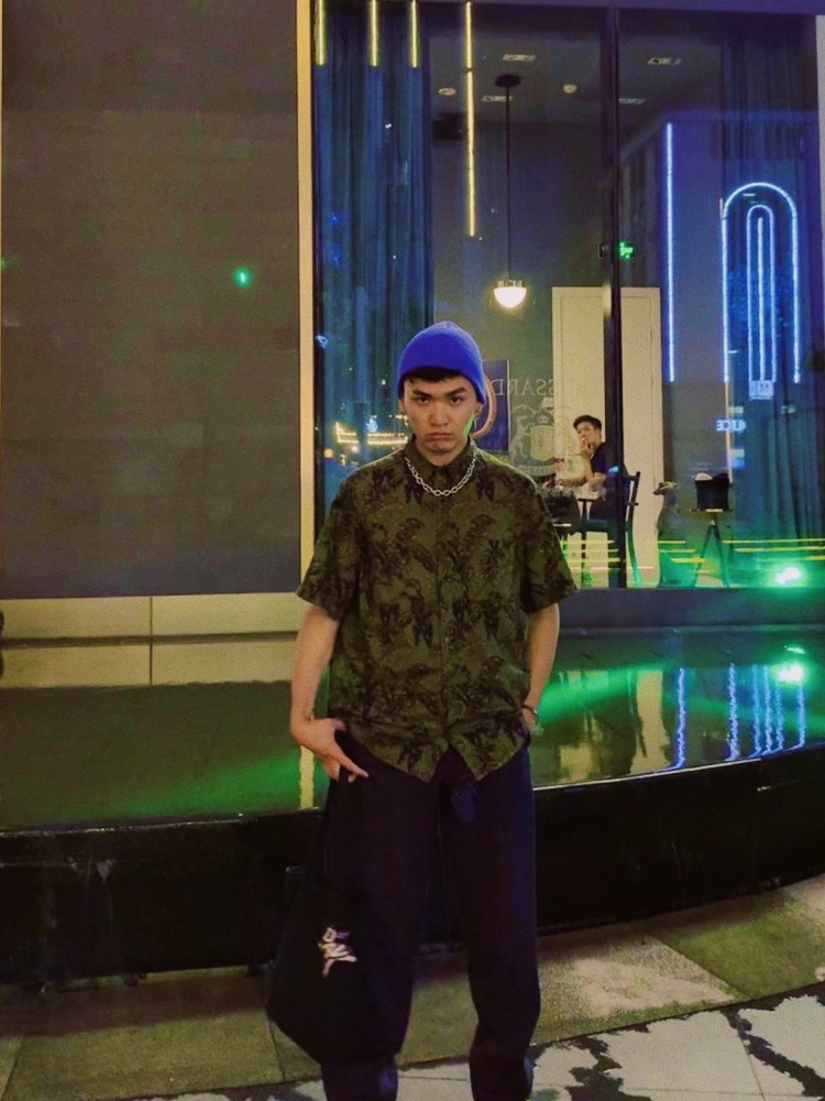 接受不同风格，接受化妆，室内或者室外都可以，