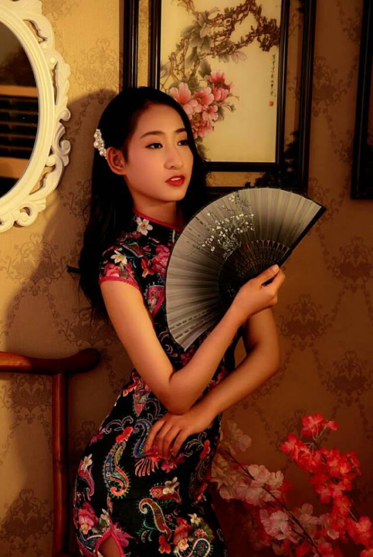 温暖-河南省·郑州市·中原区--学生党，喜欢拍照，有意愿兼职平面模特，希望借此积累经验，约拍时间再议