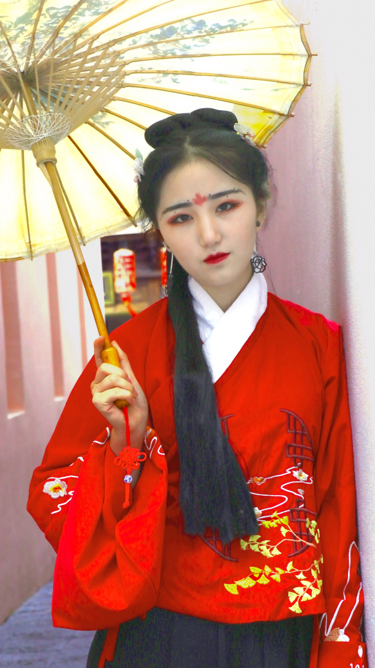 YeBo-广西壮族自治区·桂林市·雁山区--本人女大学一枚，想做一个汉服模特（别的风格也可以），接寄拍，约拍也行，白菜价，商家看过来啊