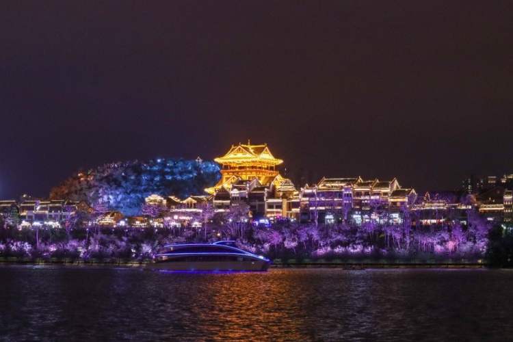 鸣海-广西壮族自治区·柳州市·柳南区--萌新摄影师第一次约拍，之前拍过一些风光照片，想尝试一下人像摄影，希望有人一起学习。