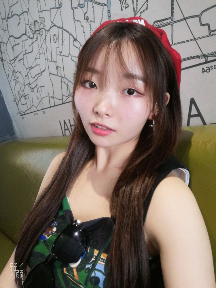 希望周末时间，文艺清新，甜美风格。服装妆发会准备好，希望遇