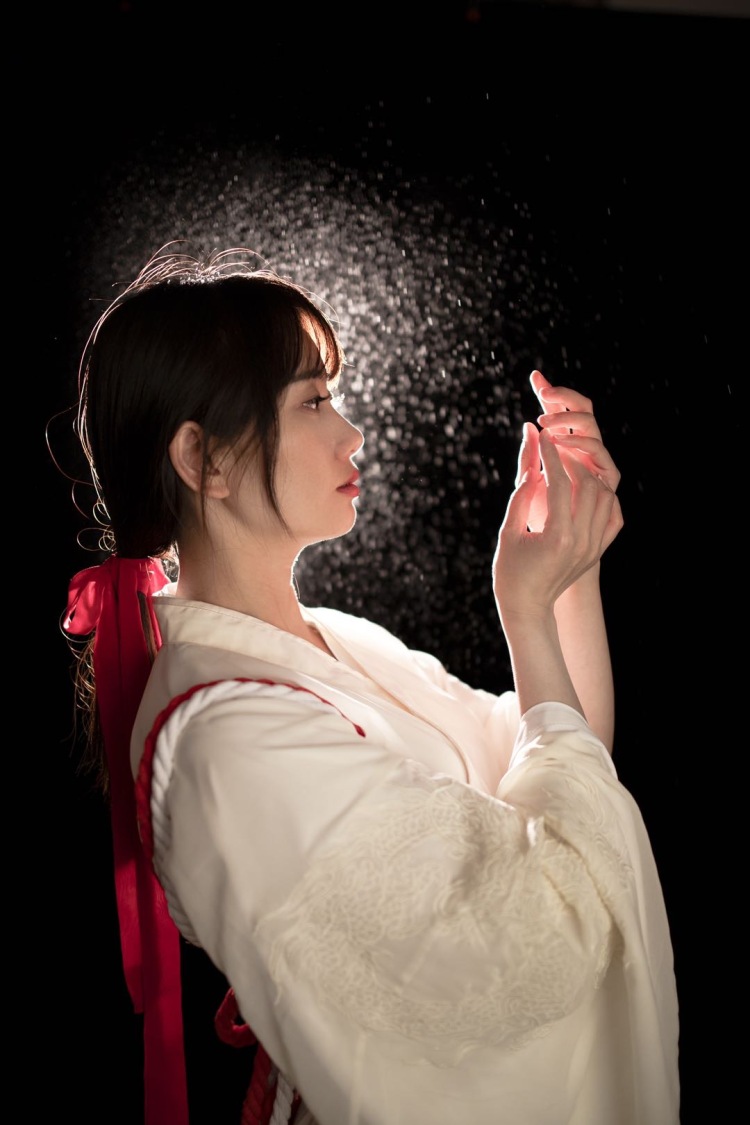 目前在积累作品中希望模特面对镜头不要太紧张灯具齐全 可拍
