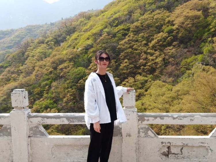 柳玉莹-河南省·洛阳市·偃师市-快手-拍摄时间不限制 地点要好看点的地方 酷酷的风格 甜甜的风格都可以 只要我驾驭的来 拍照技术要好
