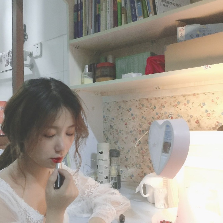 粟霖-湖南省·长沙市·开福区--拍摄地点希望在开福区附近，时间最好是下午左右的时间，风格港风，清新，御姐，旗袍类型都可以，室外室内都可。