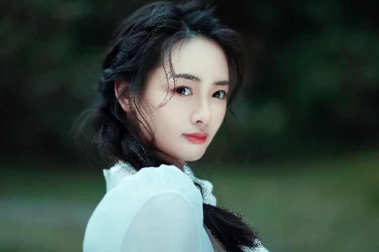 杭州摄影师子诺找合作模特。拍摄需求主要是创作，我也不是小白