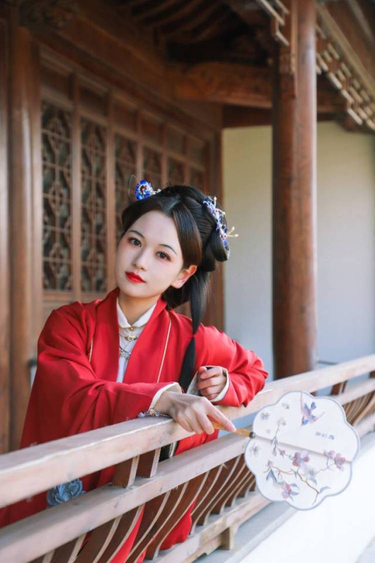 成了仙的猪仙贝-北京市·北京市·东城区--微博认证摄影师，锐景创意签约摄影师有自己工作室，高质量模特可合作，不定时会有通告