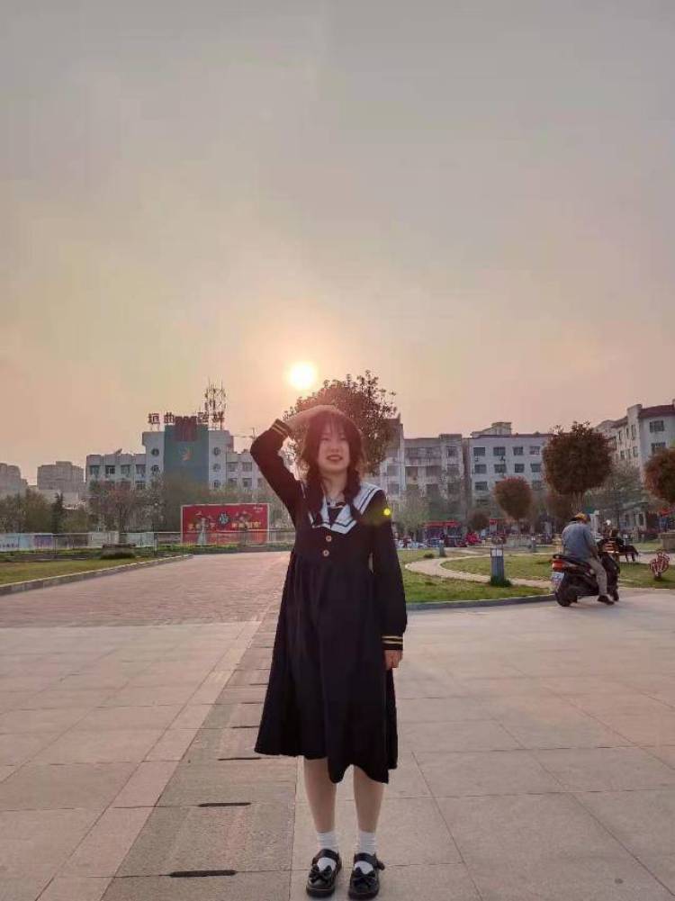 小高长不高了-山西省·运城市·垣曲县--拍摄时间最好是在周末，地点离我较近最好（本人未成年），风格和道具可以商量，本人比较喜欢拍照，但是总是遇不到好的摄影师