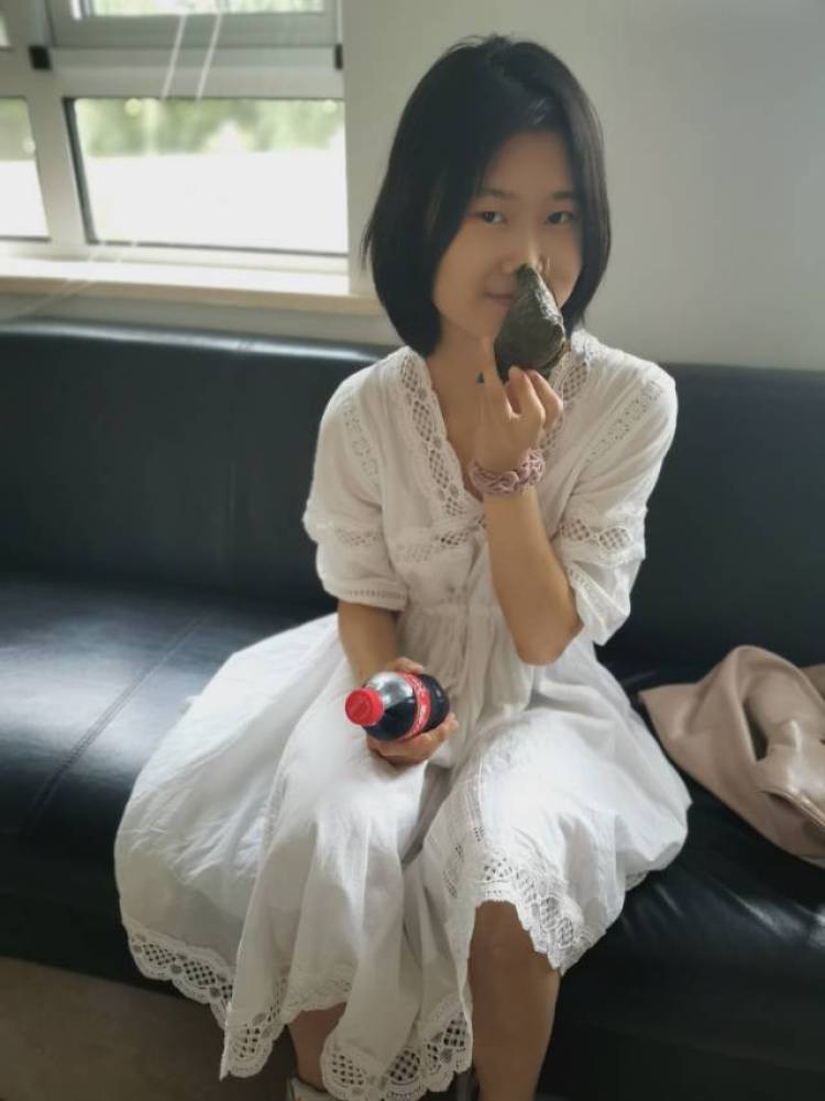王佳欣-河南省·安阳市·文峰区-麦子-随意简单，自然，第一次约牌，希望可以成功，希望可以互相成长，自己的皮肤比较好，所以希望比较简单的，不过任何风格都愿意尝试