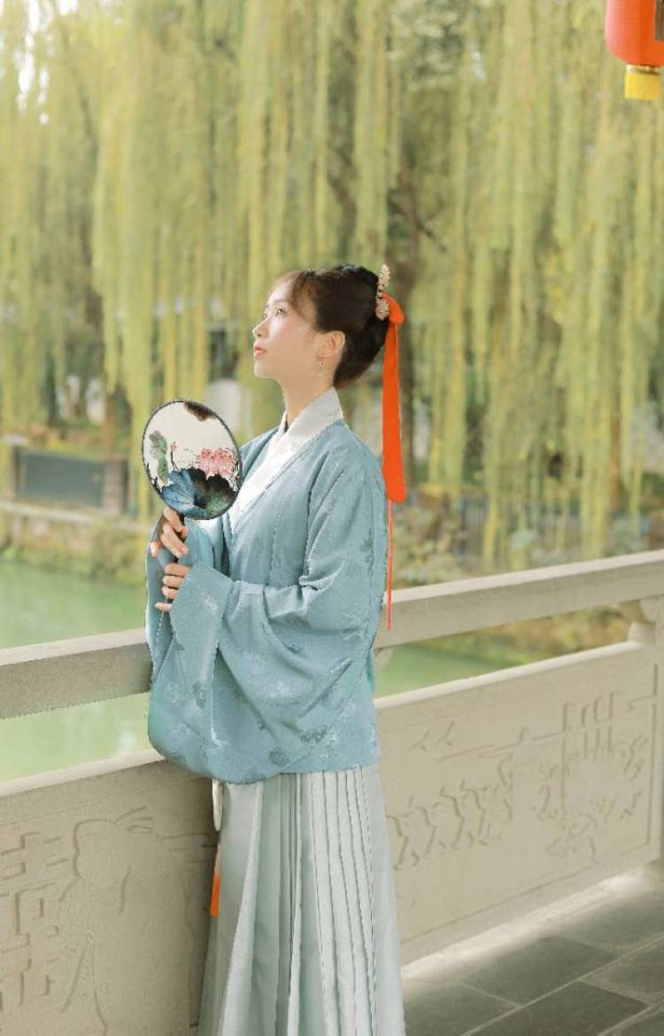 洋芋锅巴-四川省·成都市·青羊区-微博，抖音-哈喽呀！欢迎小伙伴们约拍呀！坐标成都，很好沟通哦！棚拍户外都可，喜欢我的作品就快来找我吧！