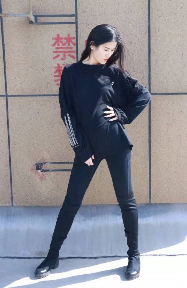 港岛妹妹-山东省·济南市·历下区--身高175 体重109 三围83 60 90空乘专业 会t台走秀
