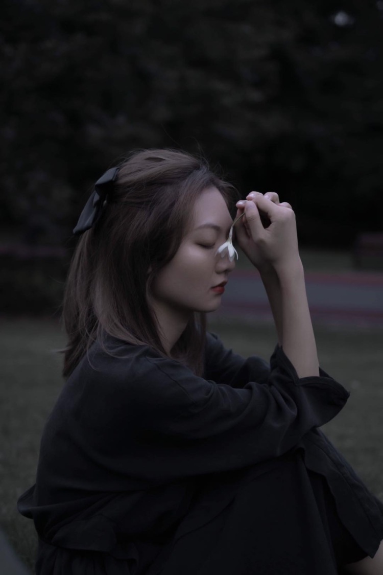 拍摄时间六日双休。风格情绪、暗黑、夜景、校园都可。其他风格也