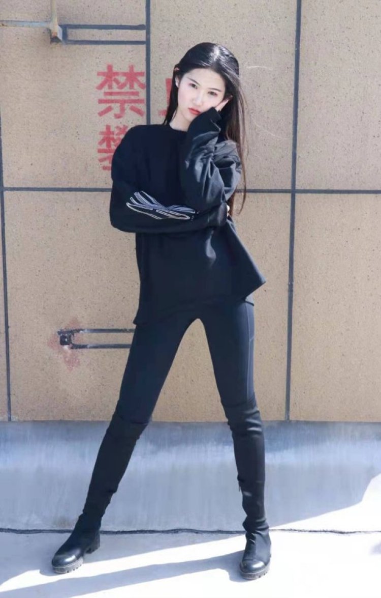 港岛妹妹-山东省·济南市·历下区--身高175 体重109 三围83 60 90空乘专业 会t台走秀