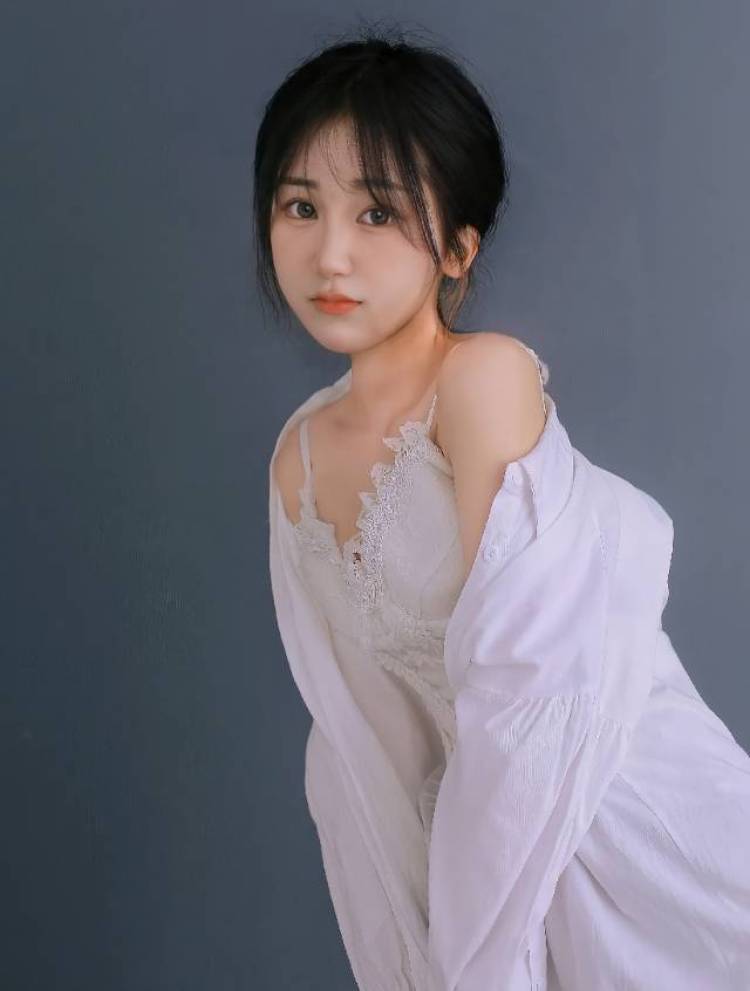 喜欢拍照，偶尔约拍，和给别人拍服装身高 160体重90