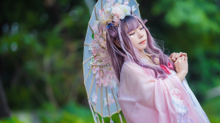独立摄影师，有自己工作室，有服装提供，定期需找素人模特拍摄作