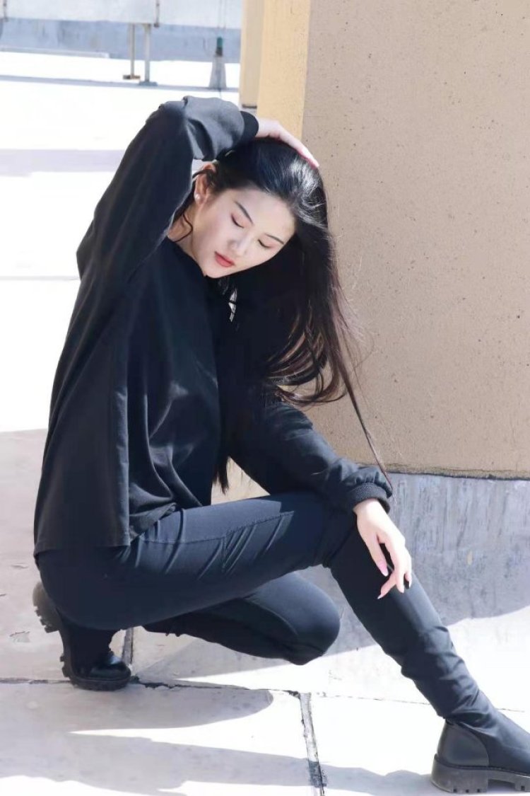 港岛妹妹-山东省·济南市·历下区--身高175 体重109 三围83 60 90空乘专业 会t台走秀