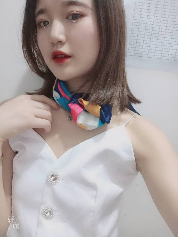 时间的话提前告诉我，不要暴露的。寄拍可接，长相属于甜美，可爱