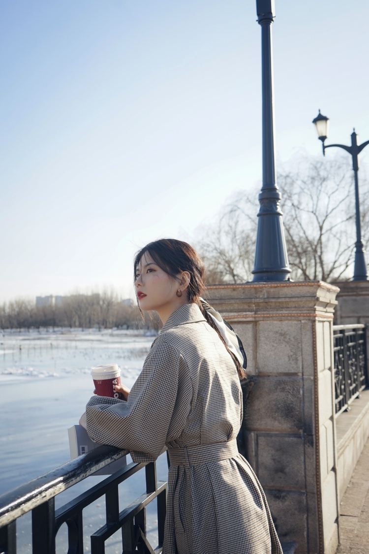 沙-北京市·北京市·朝阳区--野生女摄一枚，喜欢尝试各种不同风格，下图是我的作品。希望找到长期约拍的模特姐妹～如果颜值高有一定表现力就更好辣！另急求下周二上午有空的姐妹，想去西店记忆文创园区拍一组照片！