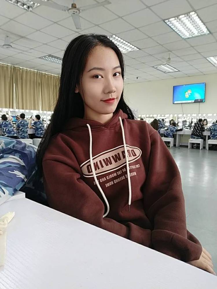 身高173，可柔可酷，可甜可盐。本人无法拒绝漂亮的照片，有不