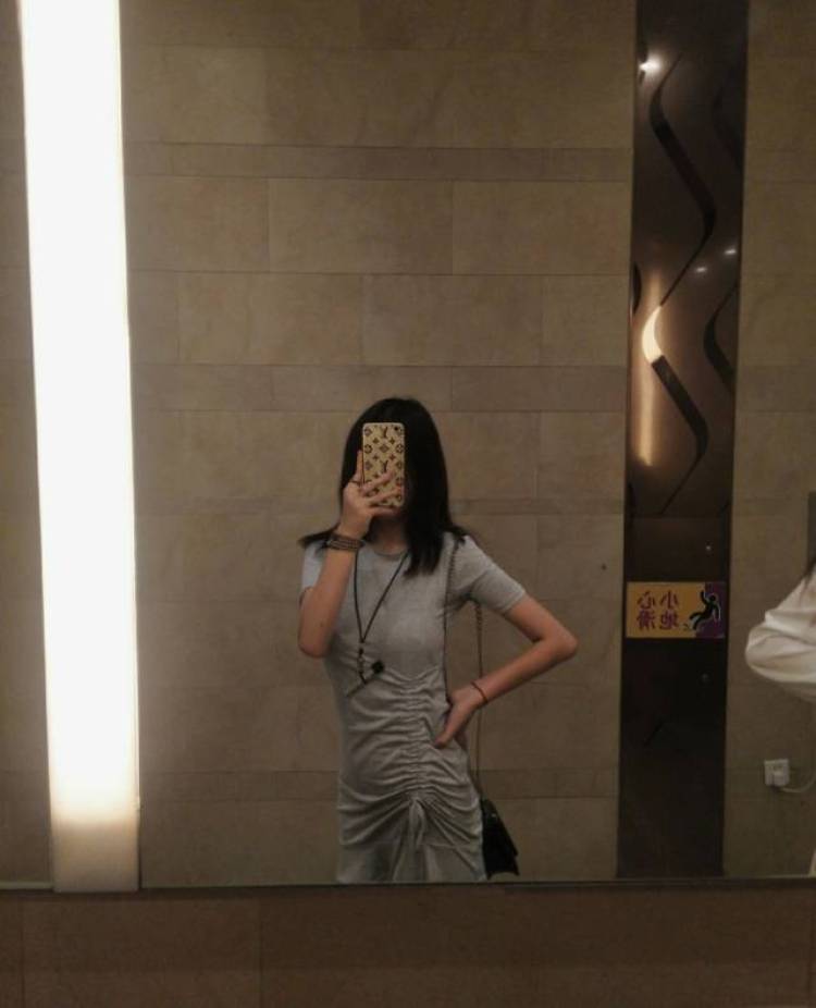 小小盈（盈盈 备注不回）-浙江省·宁波市·海曙区--我什么风格都可以如果有需要请联系我哦作品都是本人偶谢谢大家了