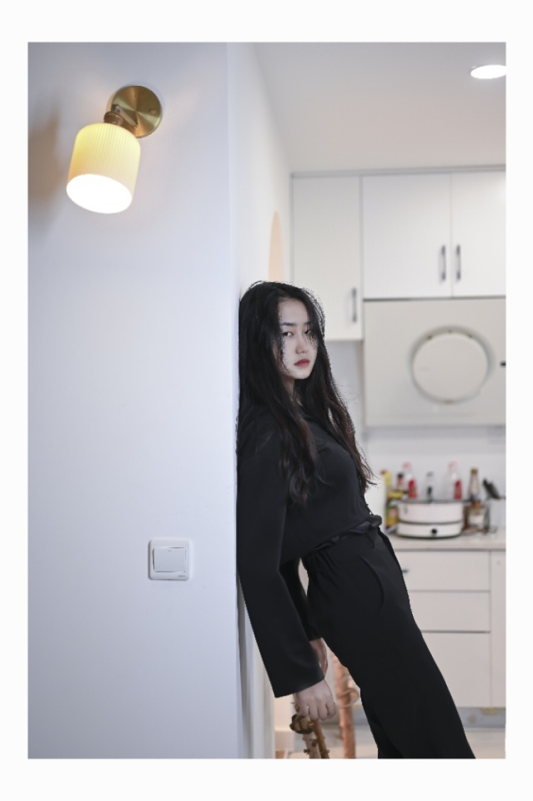 摄影专业大四学生一枚，想找合适的小姐姐拍照，比较喜欢情绪风格